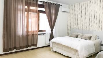 1 slaapkamer, een strijkplank/strijkijzer, wifi, beddengoed