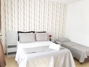 1 bedroom, iron/ironing board, WiFi, bed sheets - Spacious! Prime location. -15% (Garcia)
