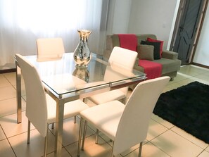 Dining - Spacious! Prime location. -15% (Garcia)