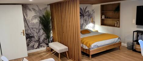 1 chambre, fer et planche à repasser, Wi-Fi gratuit, draps fournis