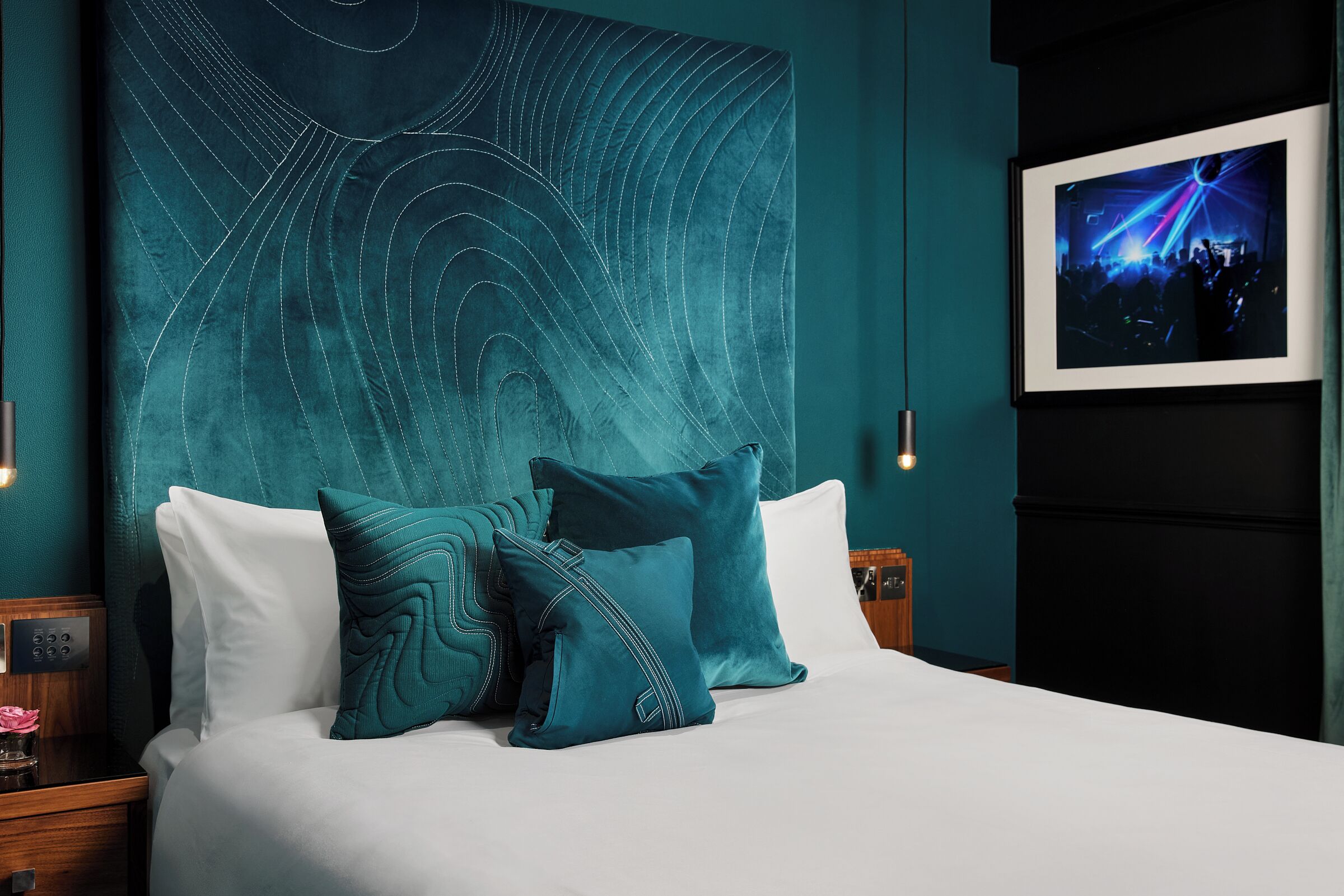 in-room safe, desk, laptop workspace, blackout curtains