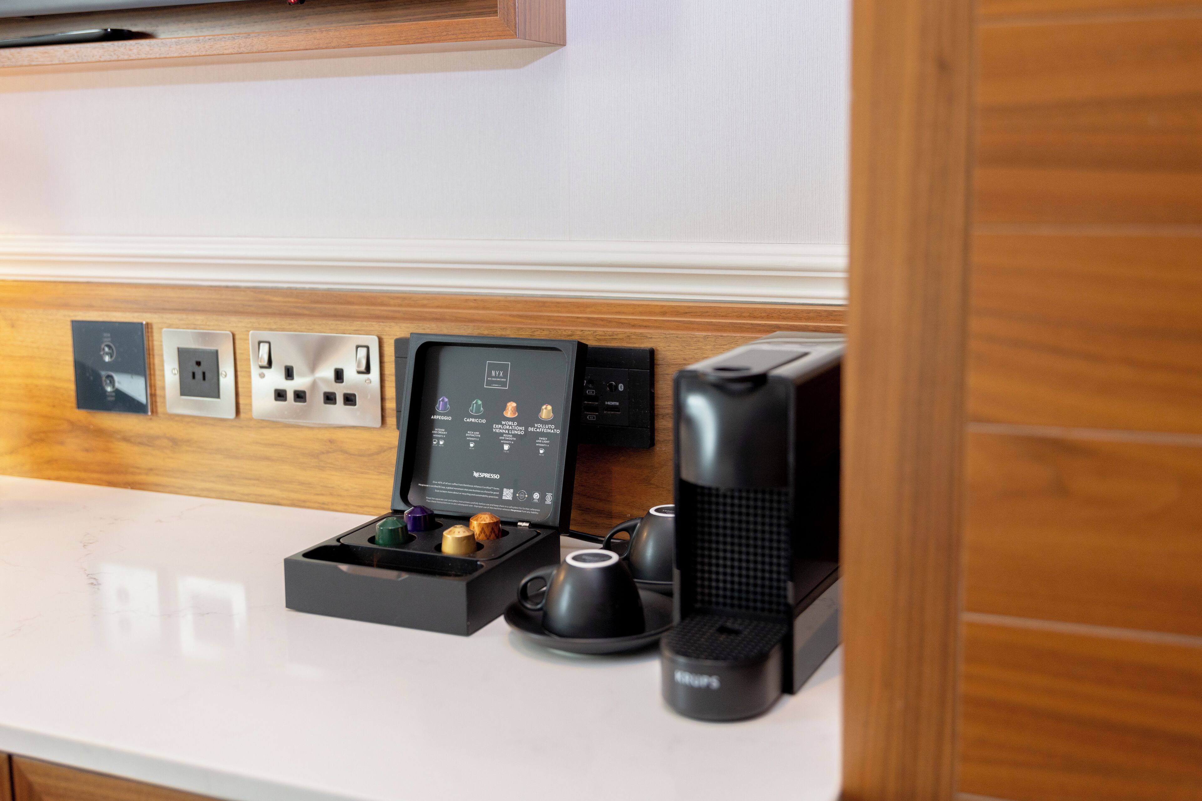 in-room safe, desk, laptop workspace, blackout curtains