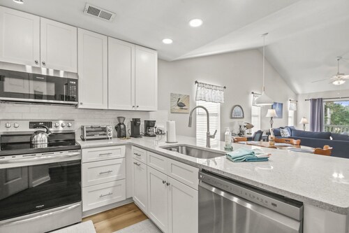 Beautiful updated 2 bd condo on True Blue golf course.  Minutes to everything!