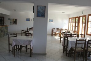 Desayuno (EUR 7 por persona)