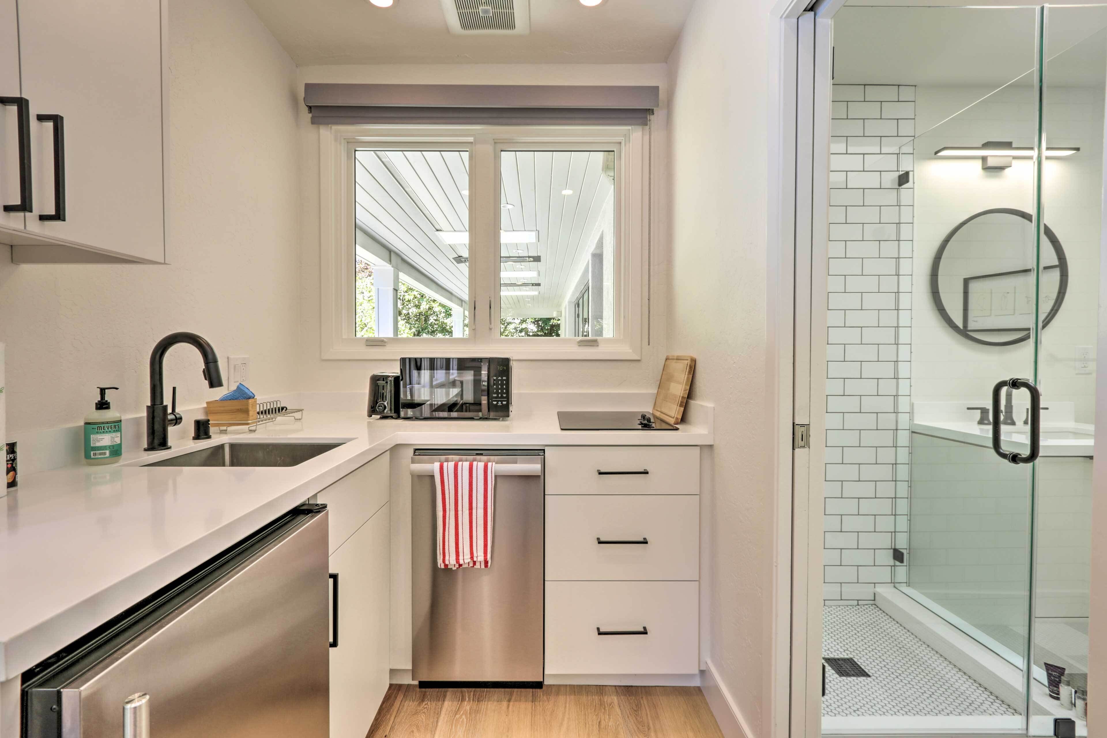 Fridge, microwave, stovetop, dishwasher