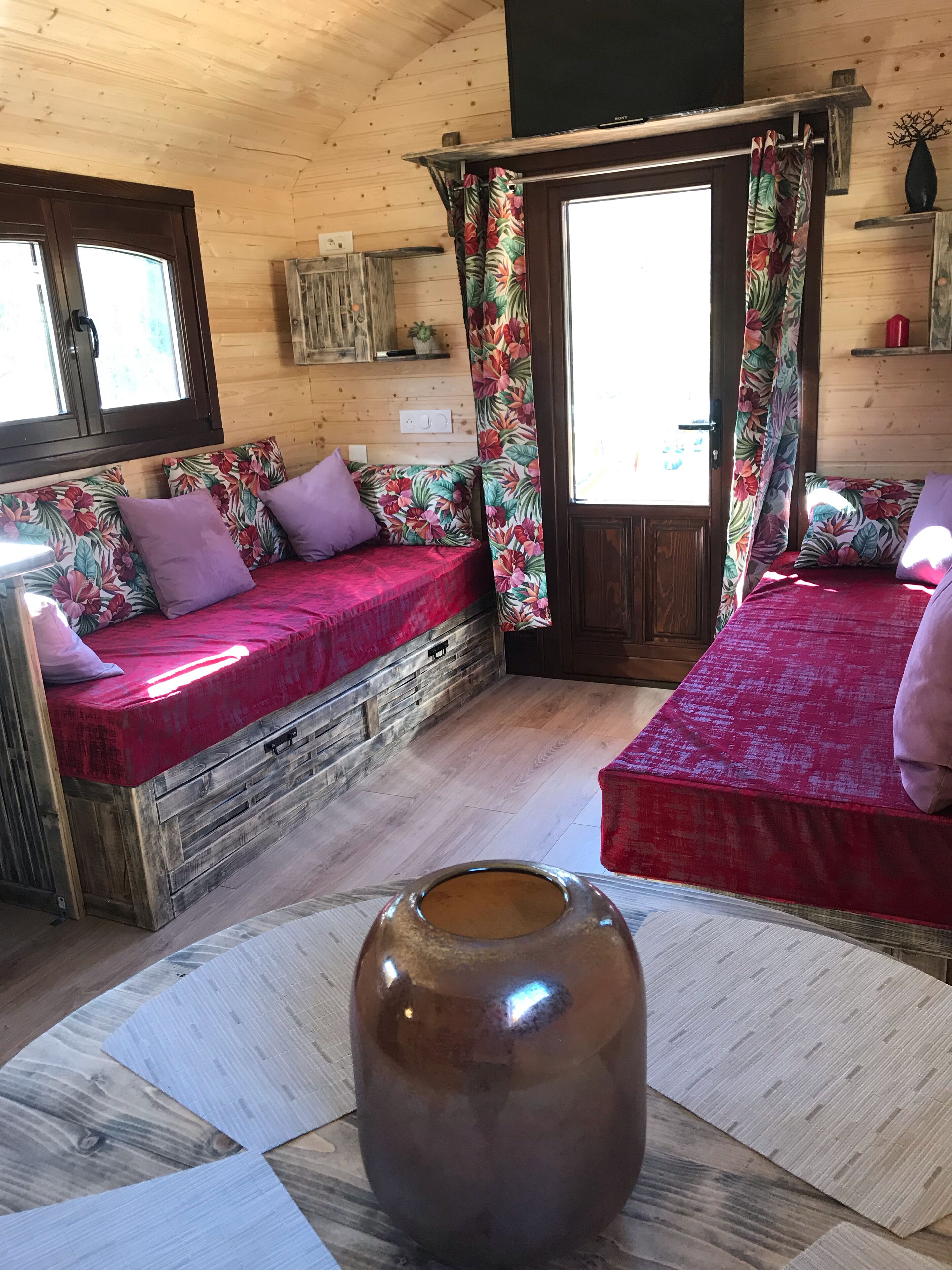 1 chambre, fer et planche à repasser, lit parapluie, Wi-Fi gratuit