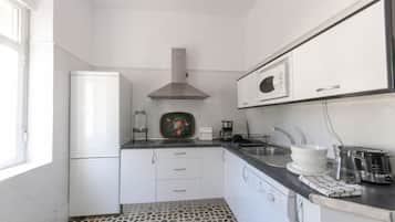 Frigorífic, microones, placa de cuina i rentaplats