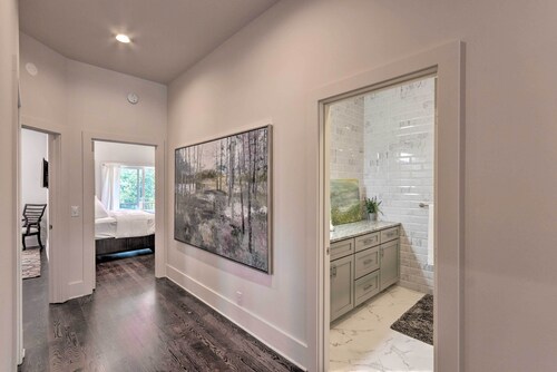 Modern Main St. Apt in Downtown Waynesville!