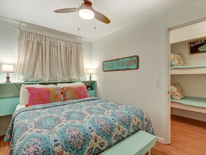 1 habitación, tabla de planchar con plancha, wifi gratis y ropa de cama 