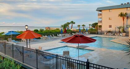Beachside Condo with Great Location