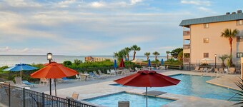 Beachside Condo with Great Location