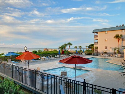 Beachside Condo with Great Location
