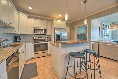Grand Haven Condo: Walk to Lake + Pool Access!