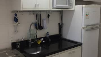 Micro-ondas, fogão, cooktop, cafeteira/chaleira