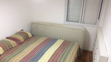 1 habitación, tabla de planchar con plancha, wifi gratis y ropa de cama