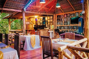 Breakfast, lunch, dinner served; local and international cuisine 