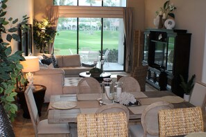 Smart-TV, DVD-spiller og bøker