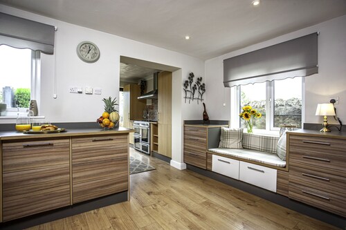 Moor Cottage- Attractive home with garden, sleeps 7 KYNREN