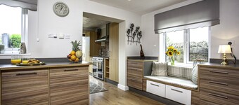 Moor Cottage- Attractive home with garden, sleeps 7 KYNREN