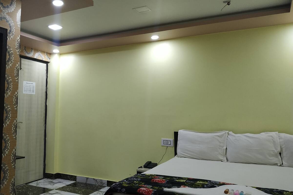 Individually decorated, desk, laptop workspace, free WiFi