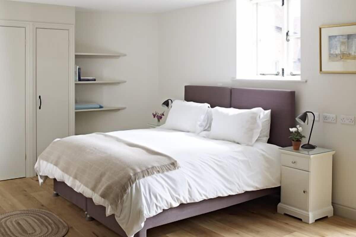 Luxury Studio, Accessible, Courtyard View (The Stable accessible)