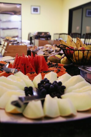 Free daily buffet breakfast - Hotel Serra Do Roncador (Agua Boa)