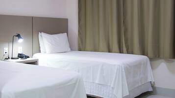 Tomannsrom – executive | Skrivebord for bærbar PC, wi-fi (inkludert) og sengetøy