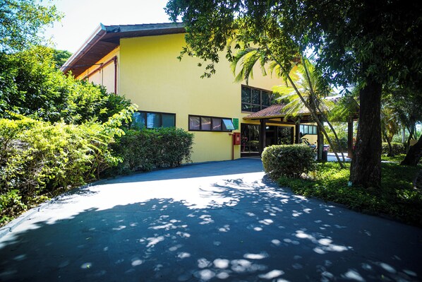 Front of property - Hotel Serra Do Roncador (Agua Boa)