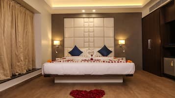 Suite | 1 bedroom, premium bedding, minibar, in-room safe