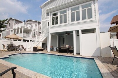 10 Chicago Street - 10 Bedrooms - 91/2 Path Ocean Block w/ pool