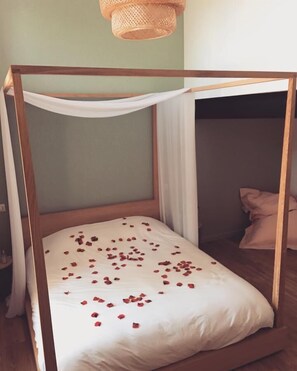 Desk, free WiFi, bed sheets