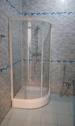 Dusche im Bad