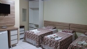 Triple Room, 3 Katil Bujang (Single) | Bar mini, Wi-fi percuma, cadar katil