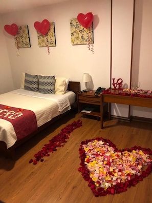 Desk, free WiFi, bed sheets
