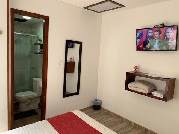 Double Room | Free WiFi, bed sheets - Hotel Maceo 55 (Bogotá)