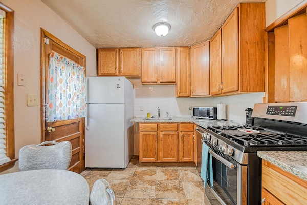 Frigorífic, microones, forn i placa de cuina