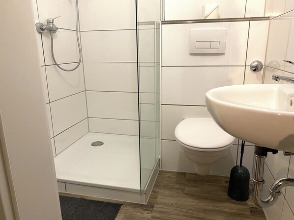Serviettes fournies, papier toilette