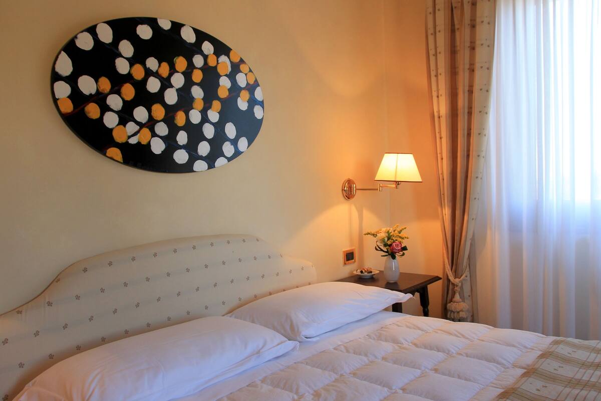 Triple Room | Minibar, desk, laptop workspace, blackout drapes