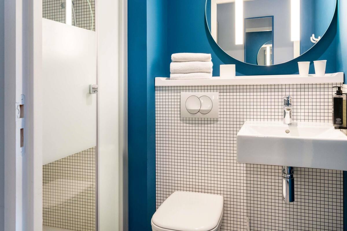 Room, 2 Twin Beds | Soundproofing, free WiFi, bed sheets