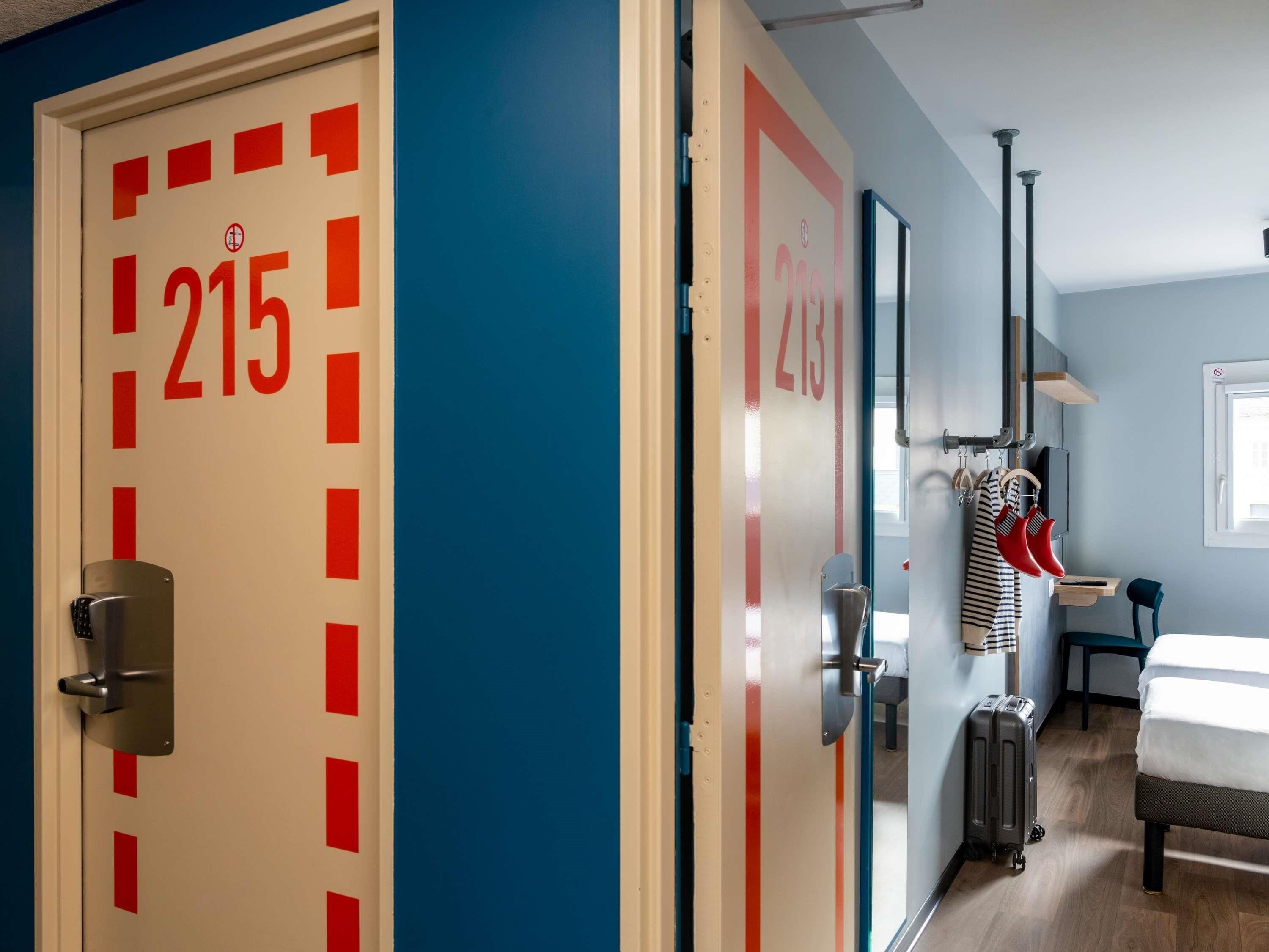 Chambre, 2 lits une place