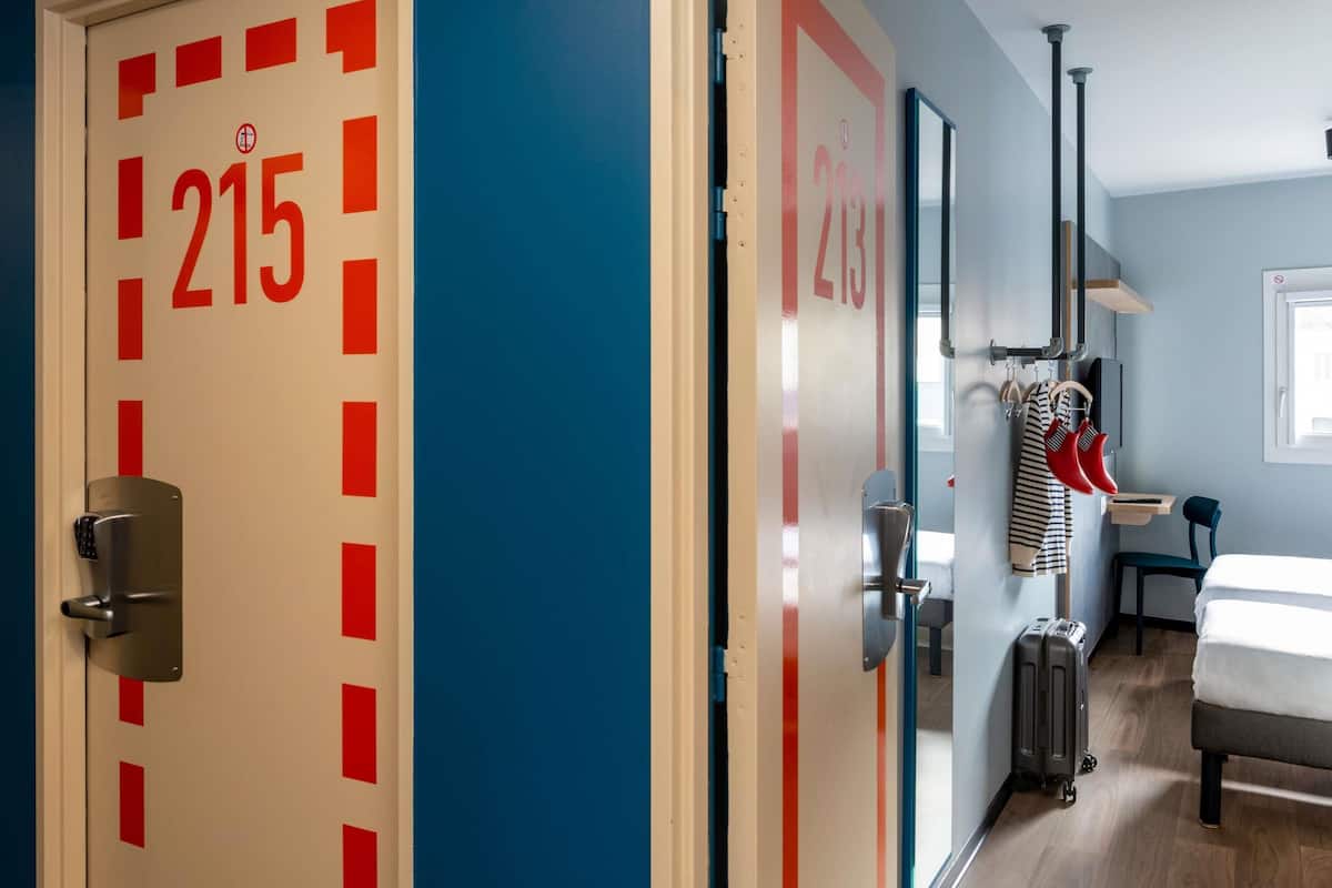 Room, 2 Twin Beds | Soundproofing, free WiFi, bed sheets