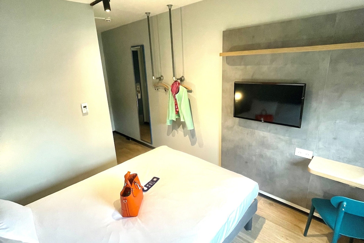 double room, multiple beds | soundproofing, free wifi, bed sheets