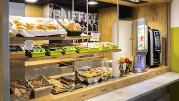 Desayuno buffet (EUR 10.00 por persona)