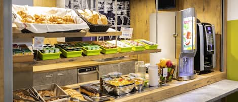 Desayuno buffet (EUR 10.00 por persona)