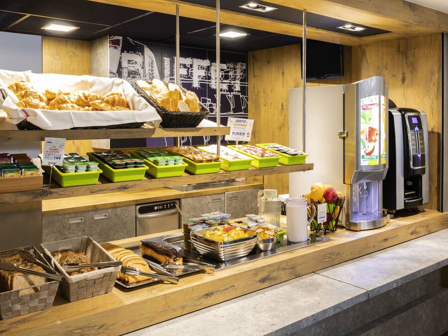 Daily buffet breakfast for a fee