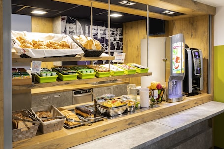 Desayuno buffet diario (EUR 10.00 por persona)