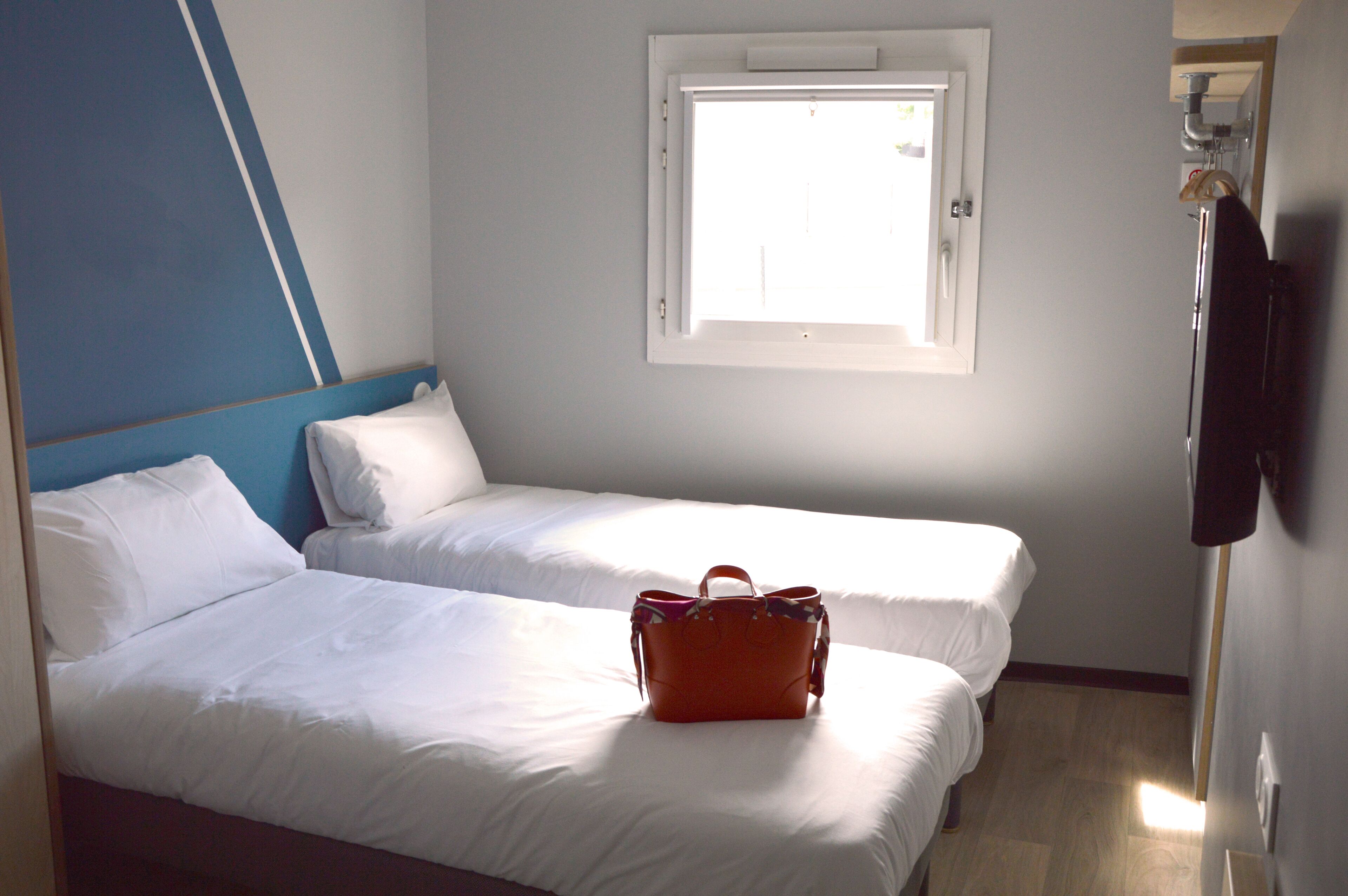 room, 2 single beds | soundproofing, free wifi, bed sheets