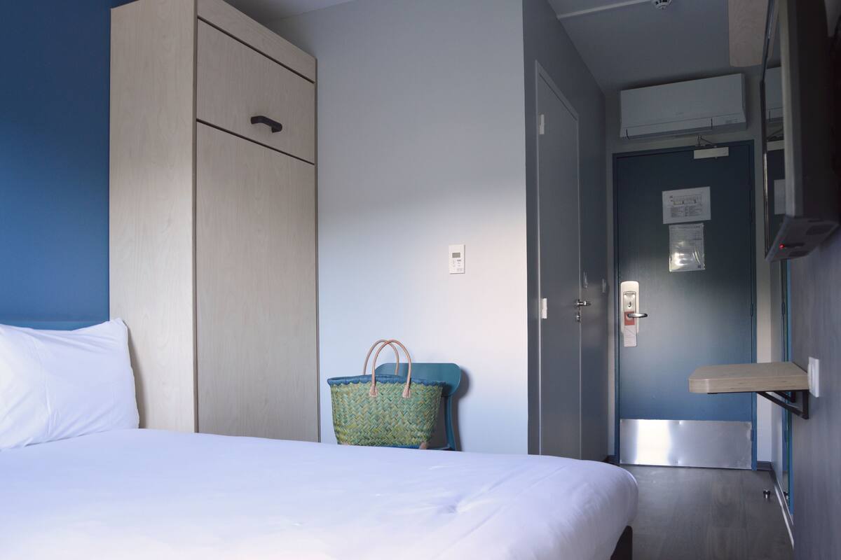 double room, multiple beds | soundproofing, free wifi, bed sheets