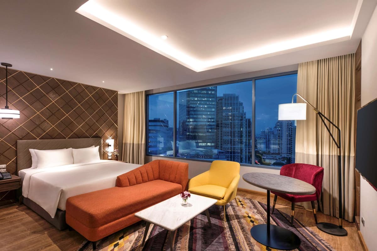 Deluxe Suite, 1 King Bed, City View | 1 bedroom, in-room safe, desk, laptop workspace