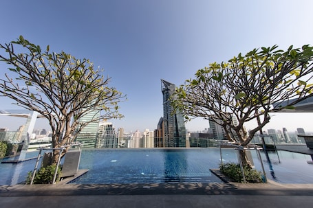 Outdoor pool, pool umbrellas, sun loungers